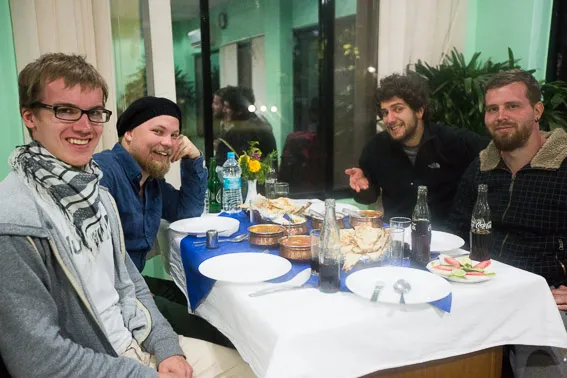 Hyvää ruokaa sai ja aurinkoa, kuten naamoista voi päätellä.