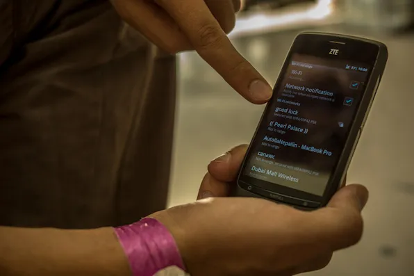 Tullin langattoman verkon toivottaessa onnea matkaan pysähtyy hetkeksi miettimään mihin on ryhtymässä.