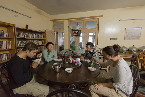 Aamupalalta mukaamme tarttui kylläisen vatsan lisäksi kaksi norjalaista salamatkustajaa päivän ajoreissulle.