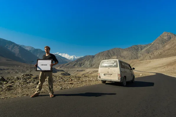 Kamera www.topshot.fi, objektiivit www.vuokrakamera.fi tai www.kameratori.fi