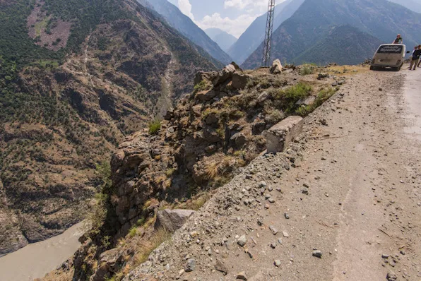 Kamera www.topshot.fi, objektiivit www.vuokrakamera.fi tai www.kameratori.fi